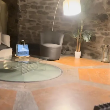 Apartment Elegantia Comocenter Medieval House