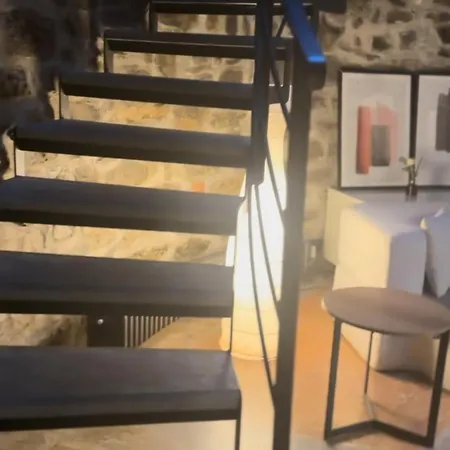 Apartment Elegantia Comocenter Medieval House *